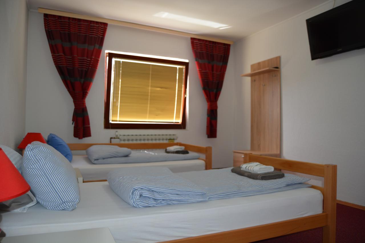 Hostel Denal ซาราเยโว ภายนอก รูปภาพ
